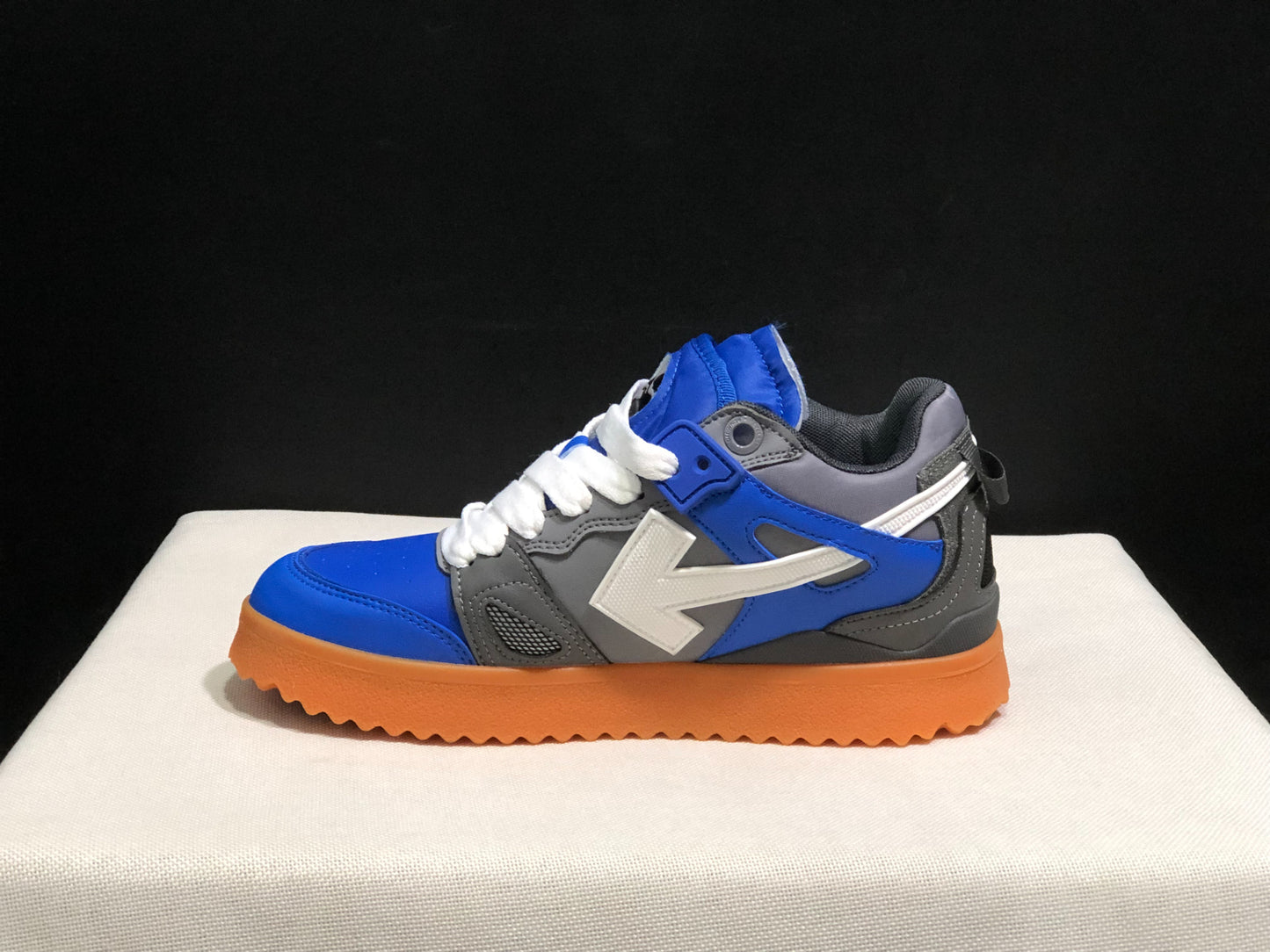 Off-white gray Blue white arrows