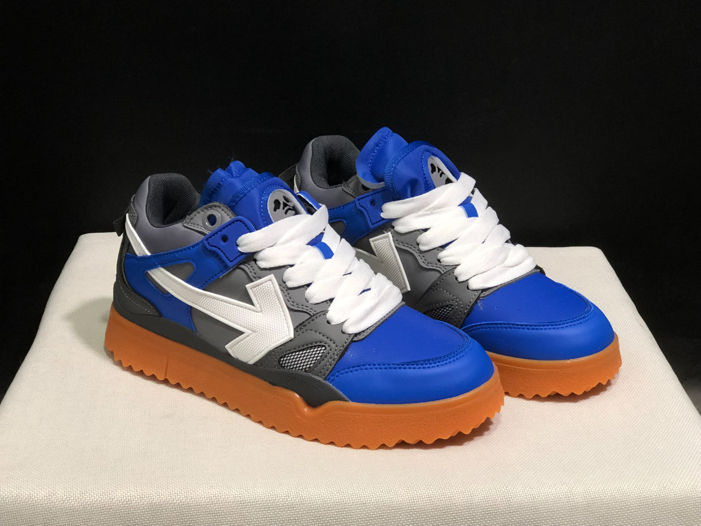 Off-white gray Blue white arrows