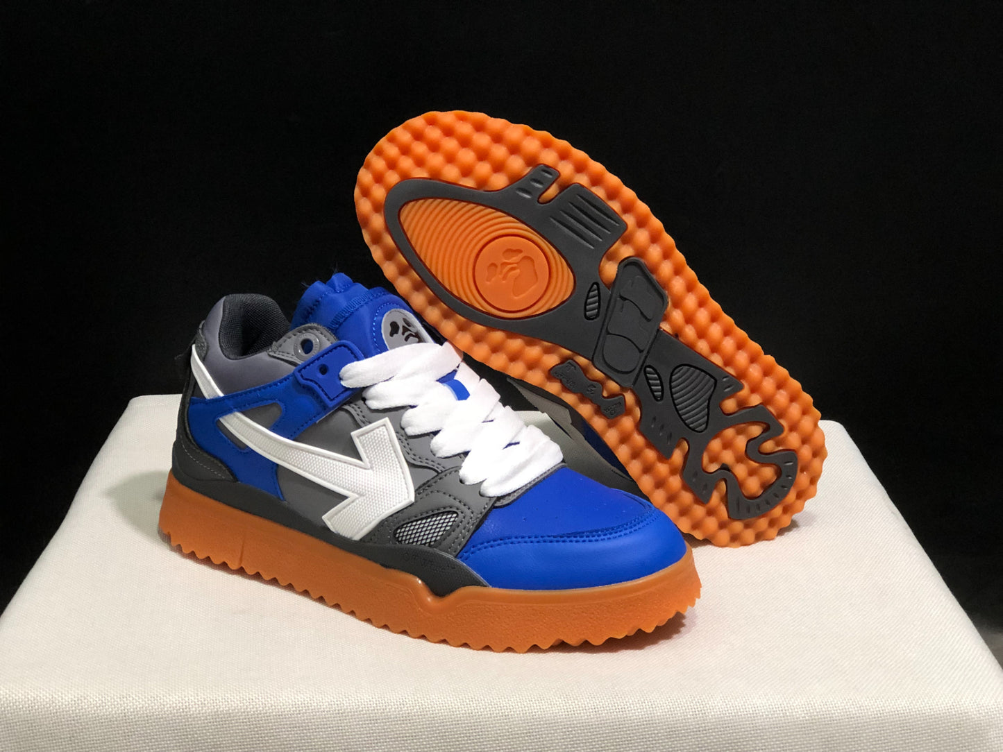 Off-white gray Blue white arrows