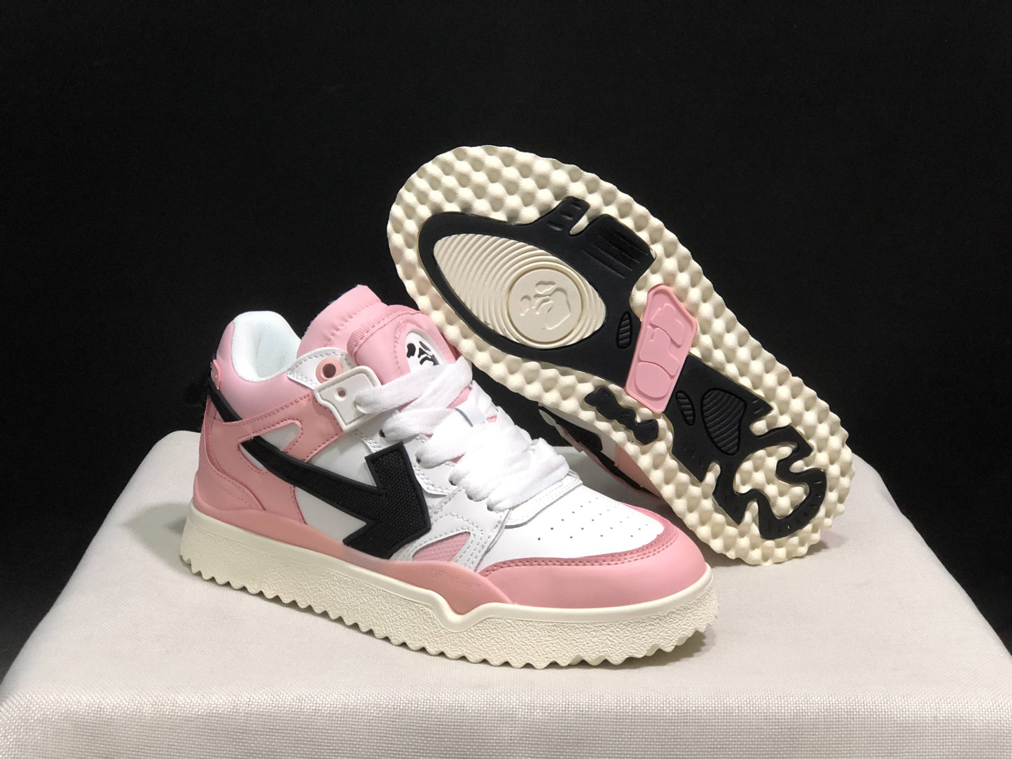 Off-White Out of office Pink and black