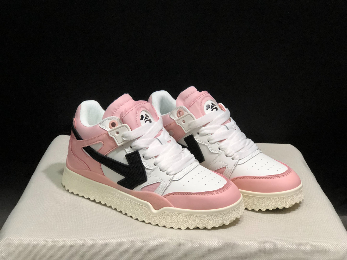 Off-White Out of office Pink and black