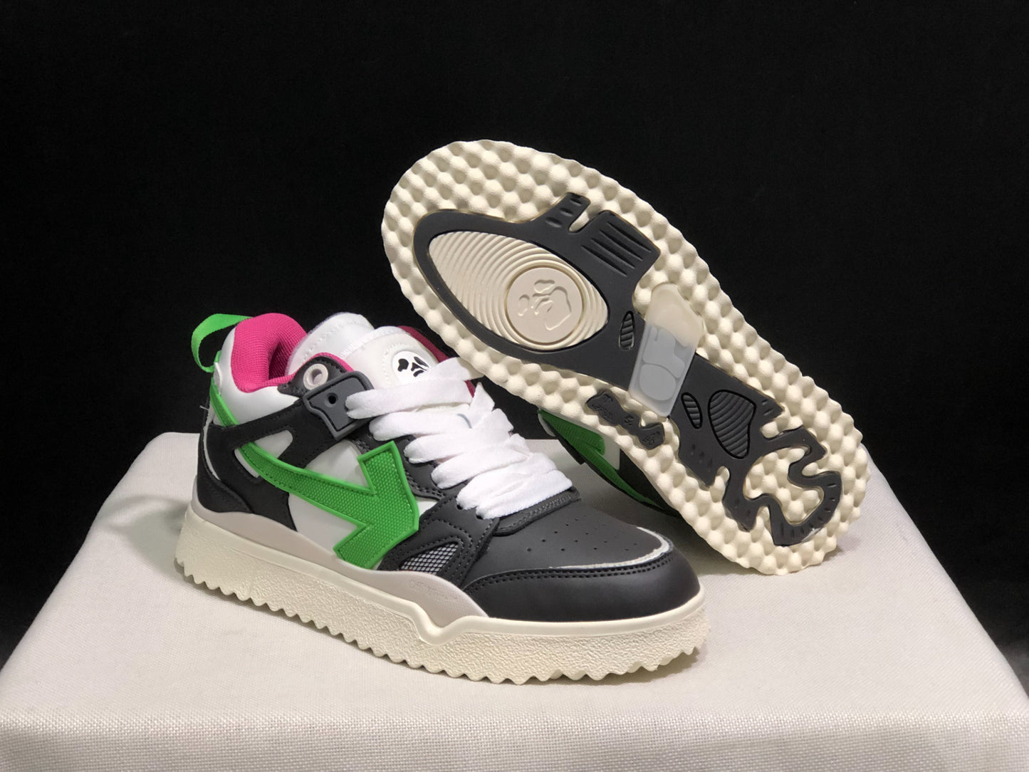 OFF-WHITE Out Of Office Black green