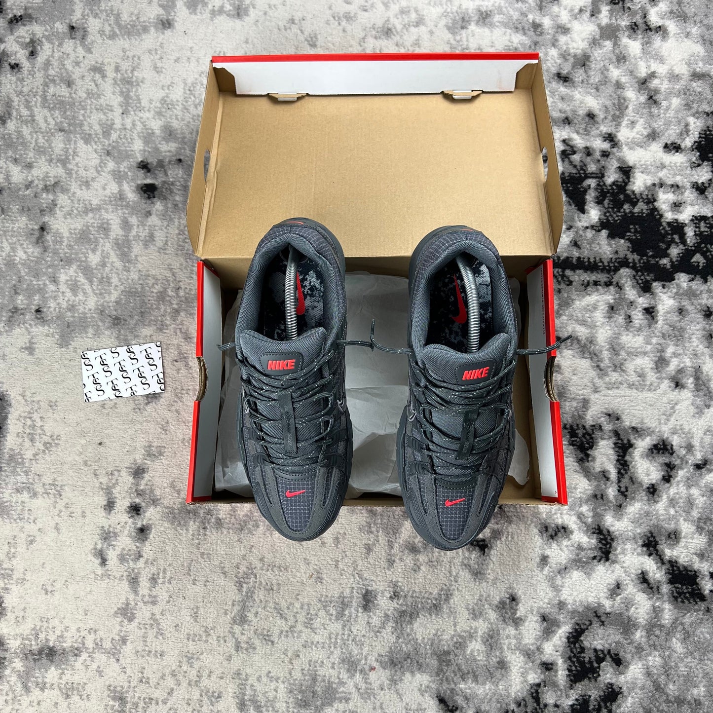 NIKE P-6000 - IRON GREY / METALLIC SILVER